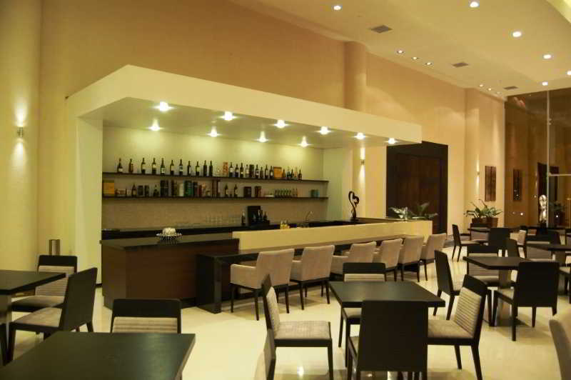 Nobile Hotel Convention Ciudad Del Este Exteriér fotografie The lounge at the airport